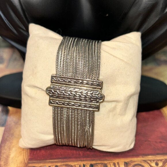 Delicate Thin Chain Bracelet with Unique Dented Oval Accent magnet clasp - Picture 3 of 8